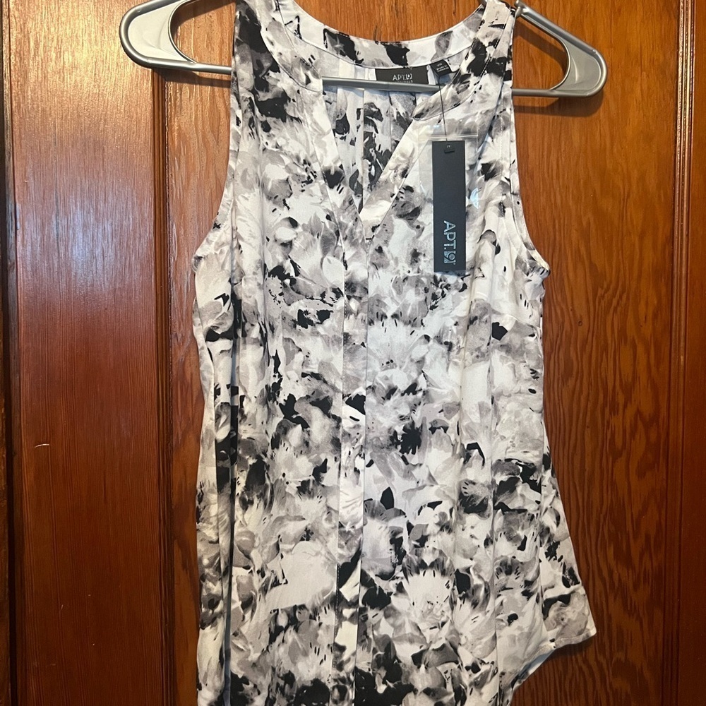 NWT Apt 9 Black and White Floral Women's Top Size XS - Picture 4 of 4